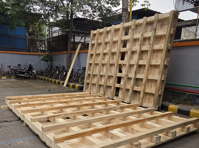 industrial wooden pallets